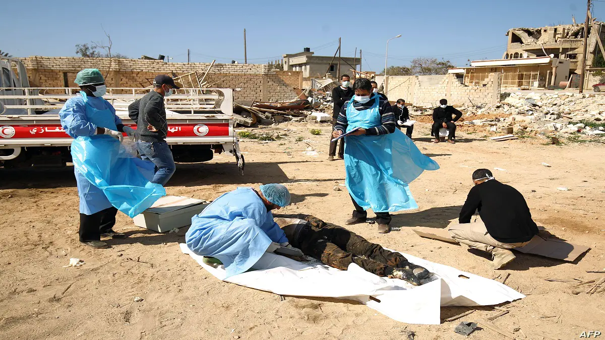 الجيش الليبي يعثر على مقبرة جماعية لـ"داعش" في بنغازي (فيديو)