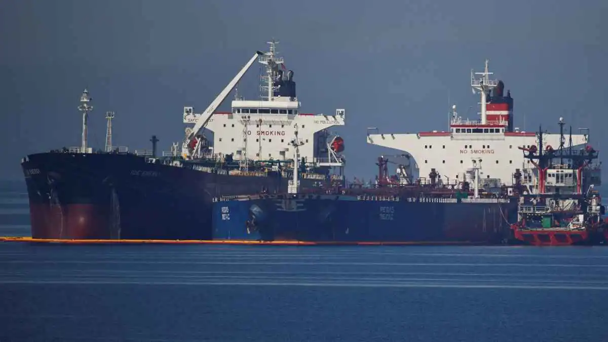 بين الحظر والتدفق.. كيف ضاعفت "سفن الظل" صادرات إيران رغم إغلاق هرمز؟