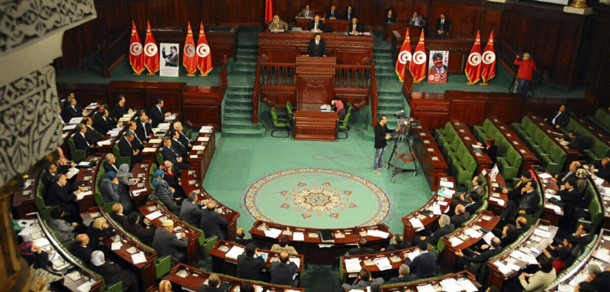 في ظل "أزمة شاملة".. دعوات لإجراء انتخابات تشريعية مبكرة في تونس