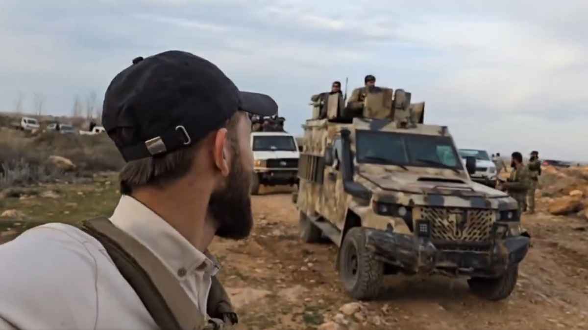 الجيش السوري يمشط بلدة يسيطر عليها حزب الله بجنوب لبنان (فيديو)