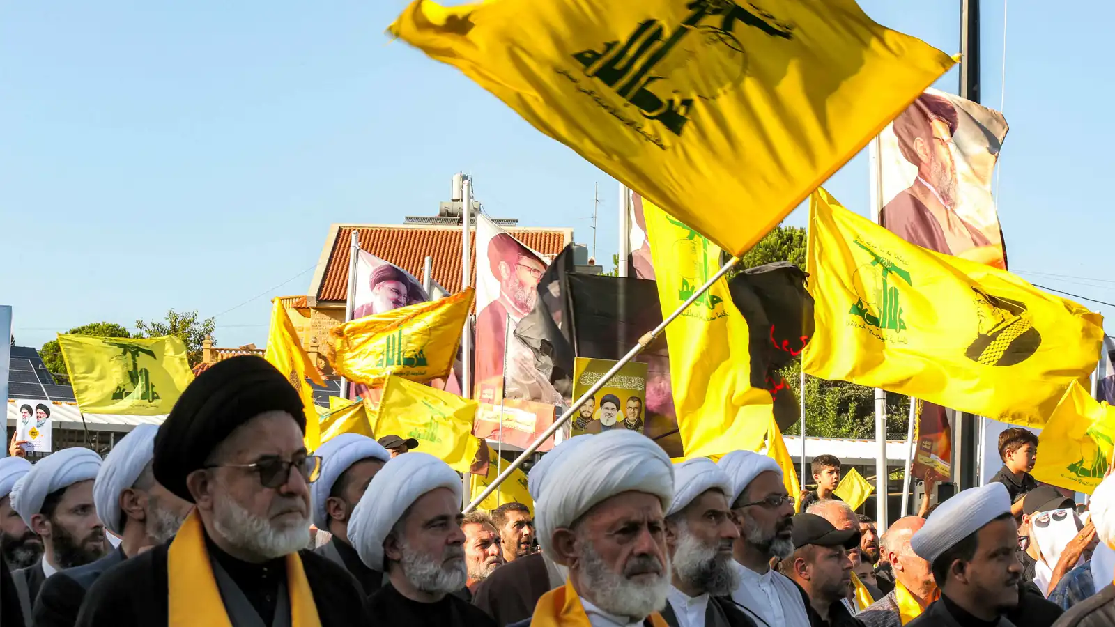 من جنوب الليطاني إلى بيروت.. إسرائيل ترصد تحركات "مزدوجة" لحزب الله