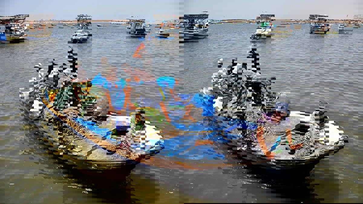 ردًا على إطلاق الصواريخ.. إسرائيل تقلص مساحة الصيد في بحر غزة