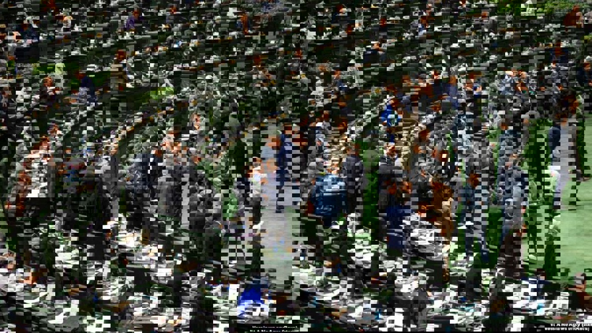 موافقة "الحرس الثوري" شرط منح الجنسية لأبناء الإيرانيات المتزوجات من أجانب