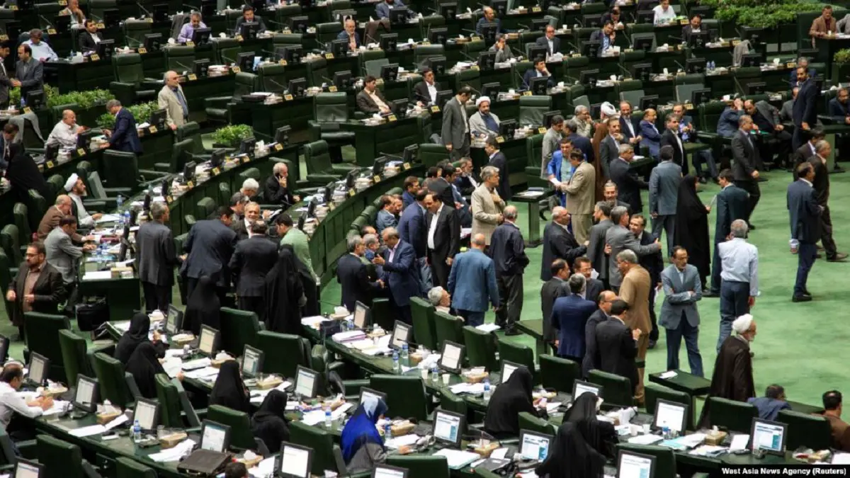 موافقة "الحرس الثوري" شرط منح الجنسية لأبناء الإيرانيات المتزوجات من أجانب