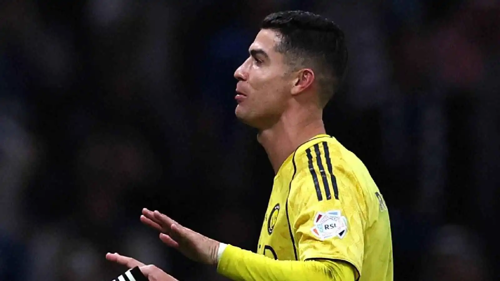 رد فعل مثير من كريستيانو رونالدو بعد طرد نواف العقيدي (فيديو)