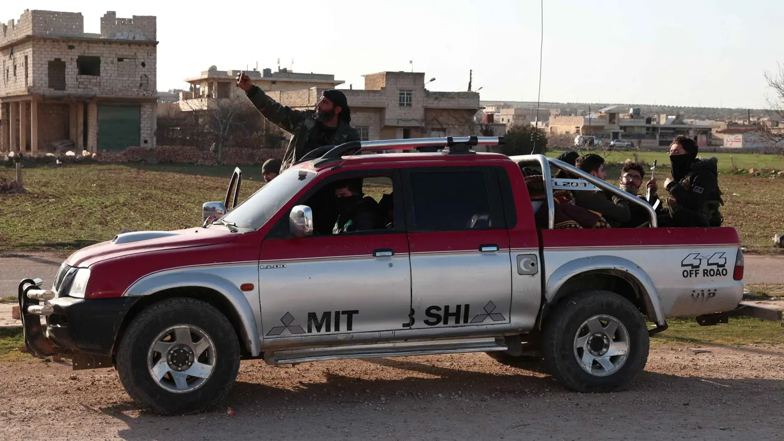 سوريا.. مقتل وجرح 9 أشخاص في قرية التريمسة بريف حماة