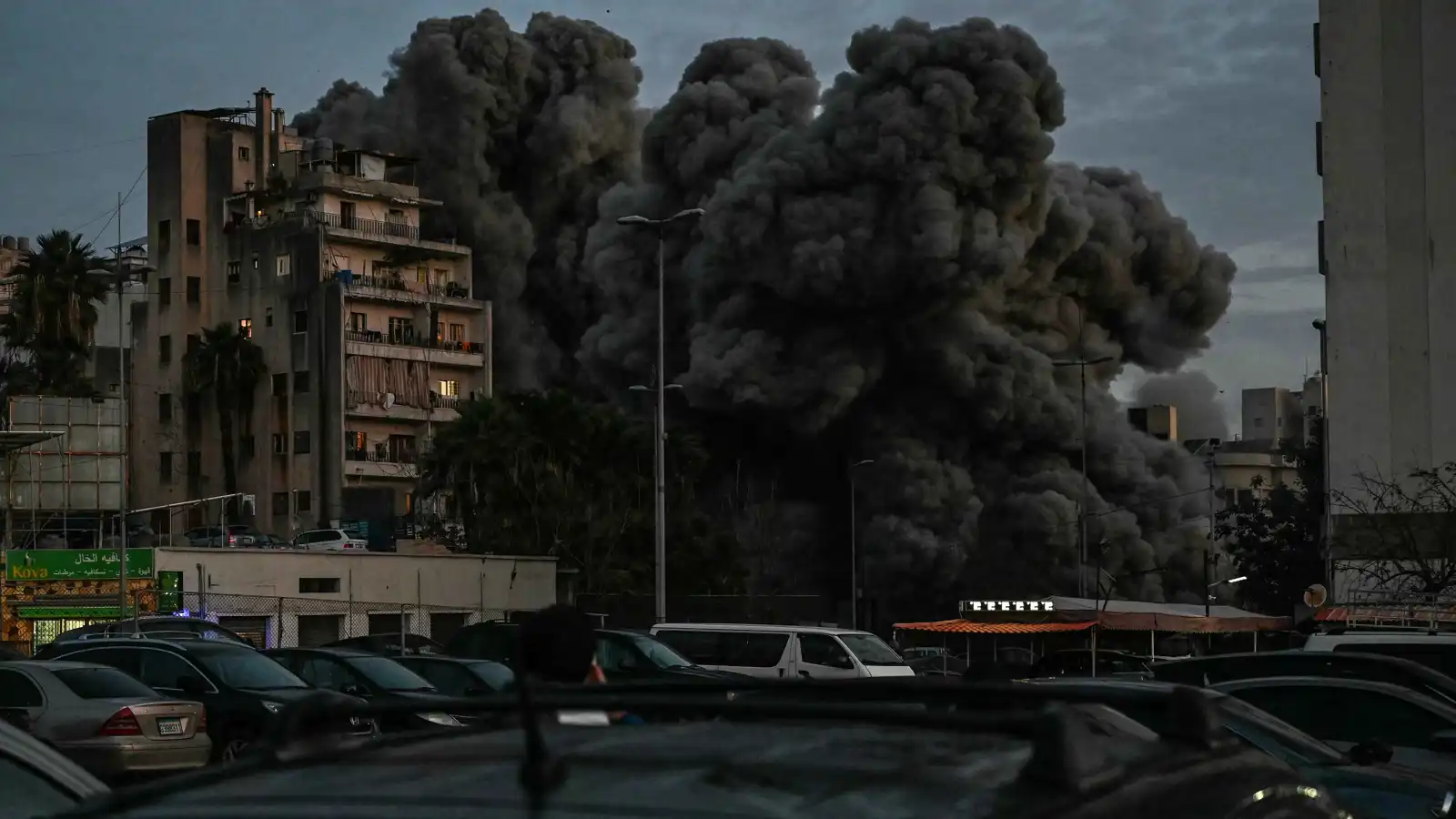 غارة إسرائيلية تستهدف شقة شمالي بيروت (فيديو)