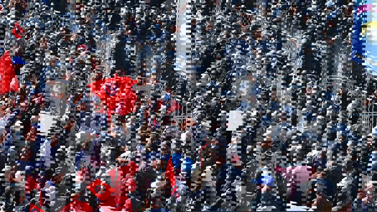 تونس.. انطلاق الاستشارة الإلكترونية بين مؤيد ومعارض