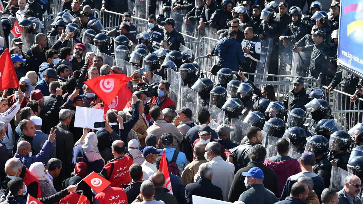 تونس.. انطلاق الاستشارة الإلكترونية بين مؤيد ومعارض