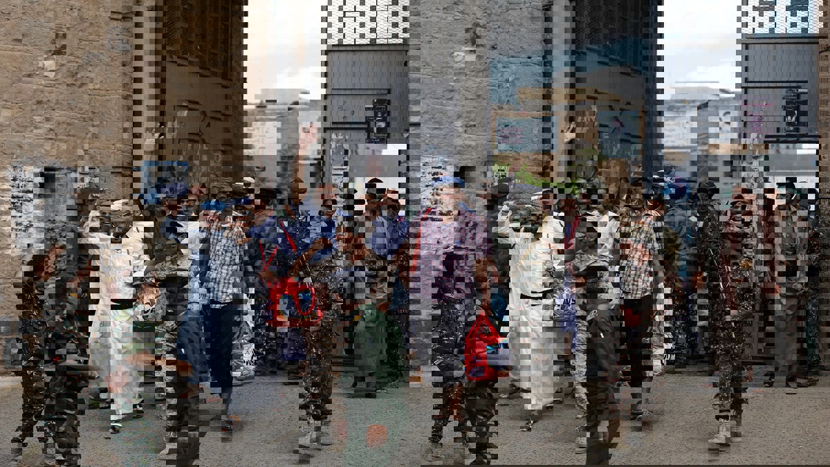 الحكومة اليمنية تنفي تلقيها عرضًا حوثيًا لتبادل 2000 أسير