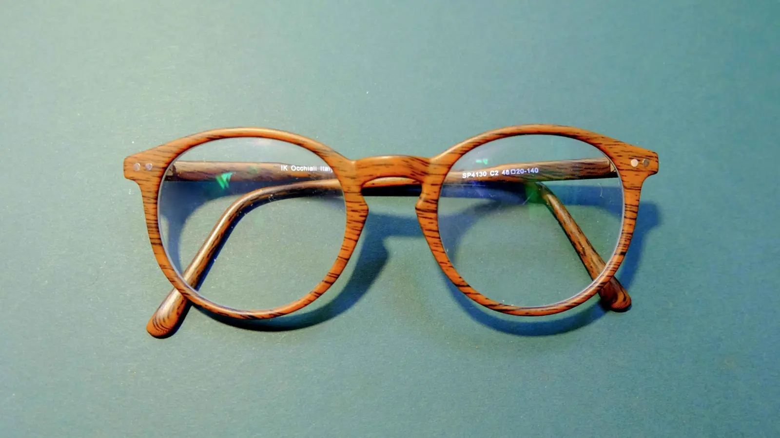 تركيا.. القبض على طبيب سبعيني يصوّر النساء سرًا بنظاراته