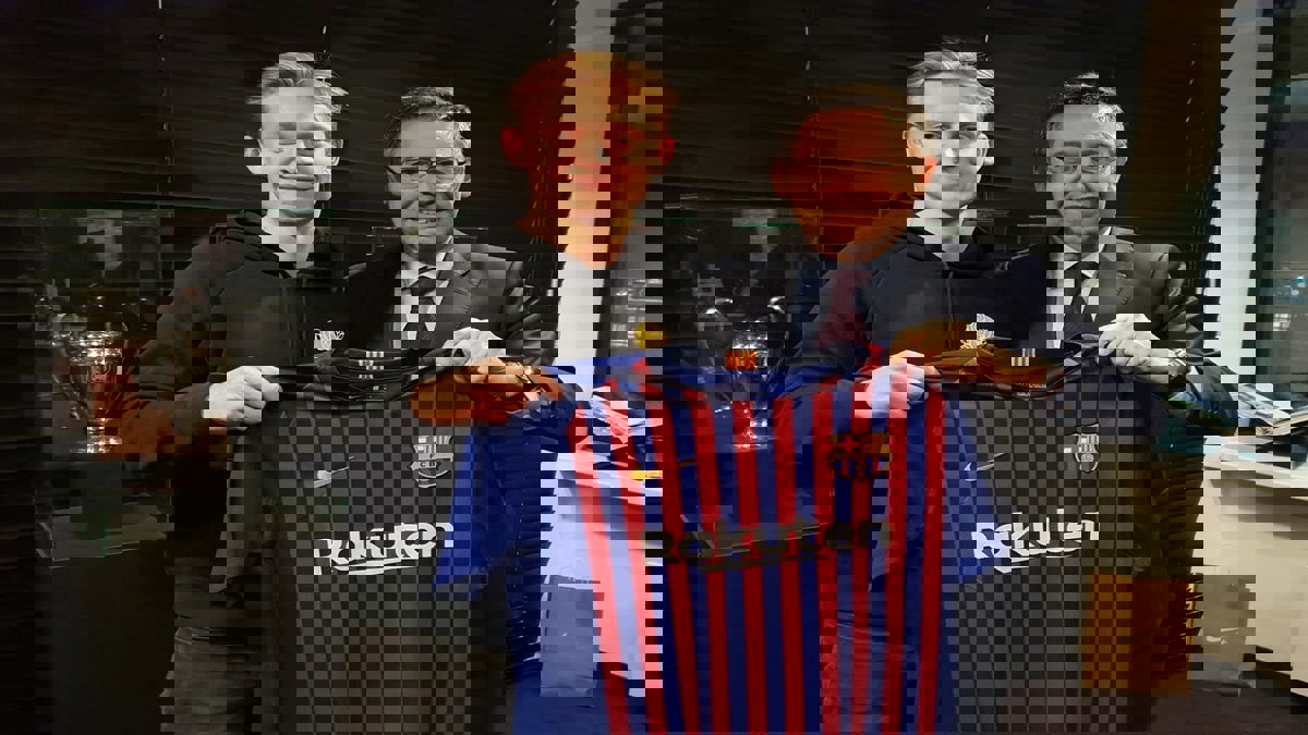 برشلونة يعلن رسميًا التعاقد مع فرينكي دي يونغ‎ (فيديو)
