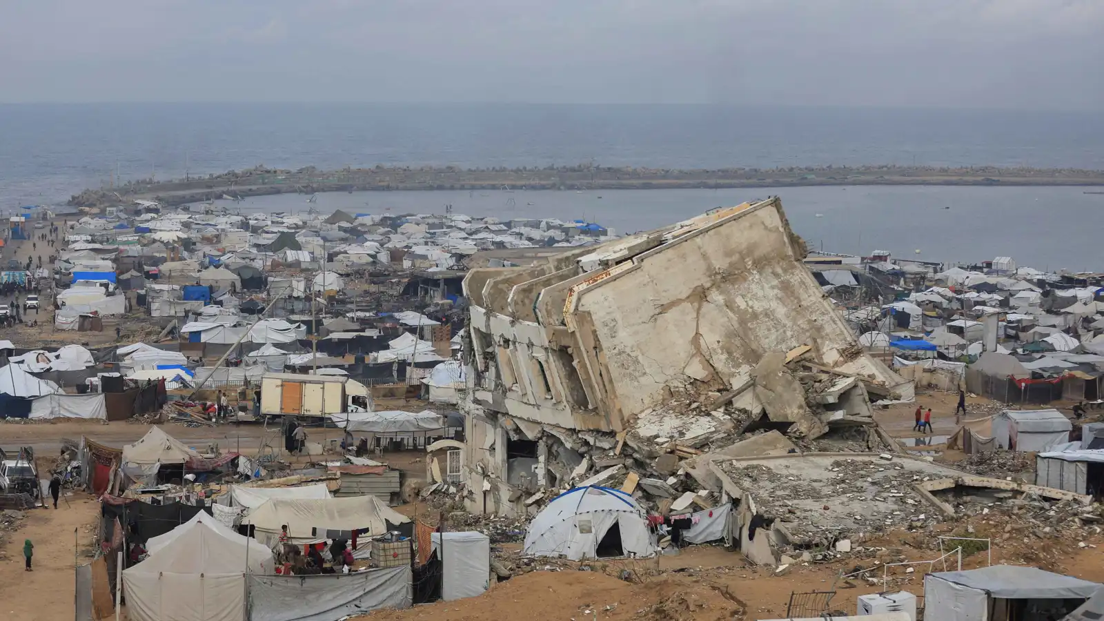 6 تجمعات سكنية.. تفاصيل الخطة الأمريكية لإعادة إعمار "غزة الجديدة"