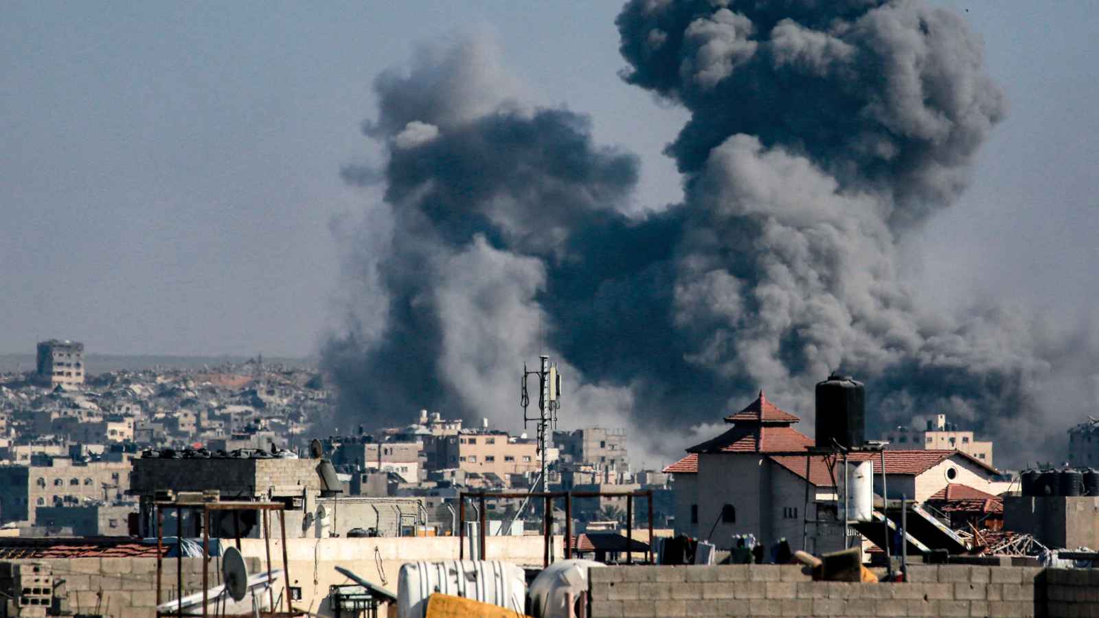 ضابط إسرائيلي: غزة ستتعرض اليوم لقصف "لم يسبق له مثيل"