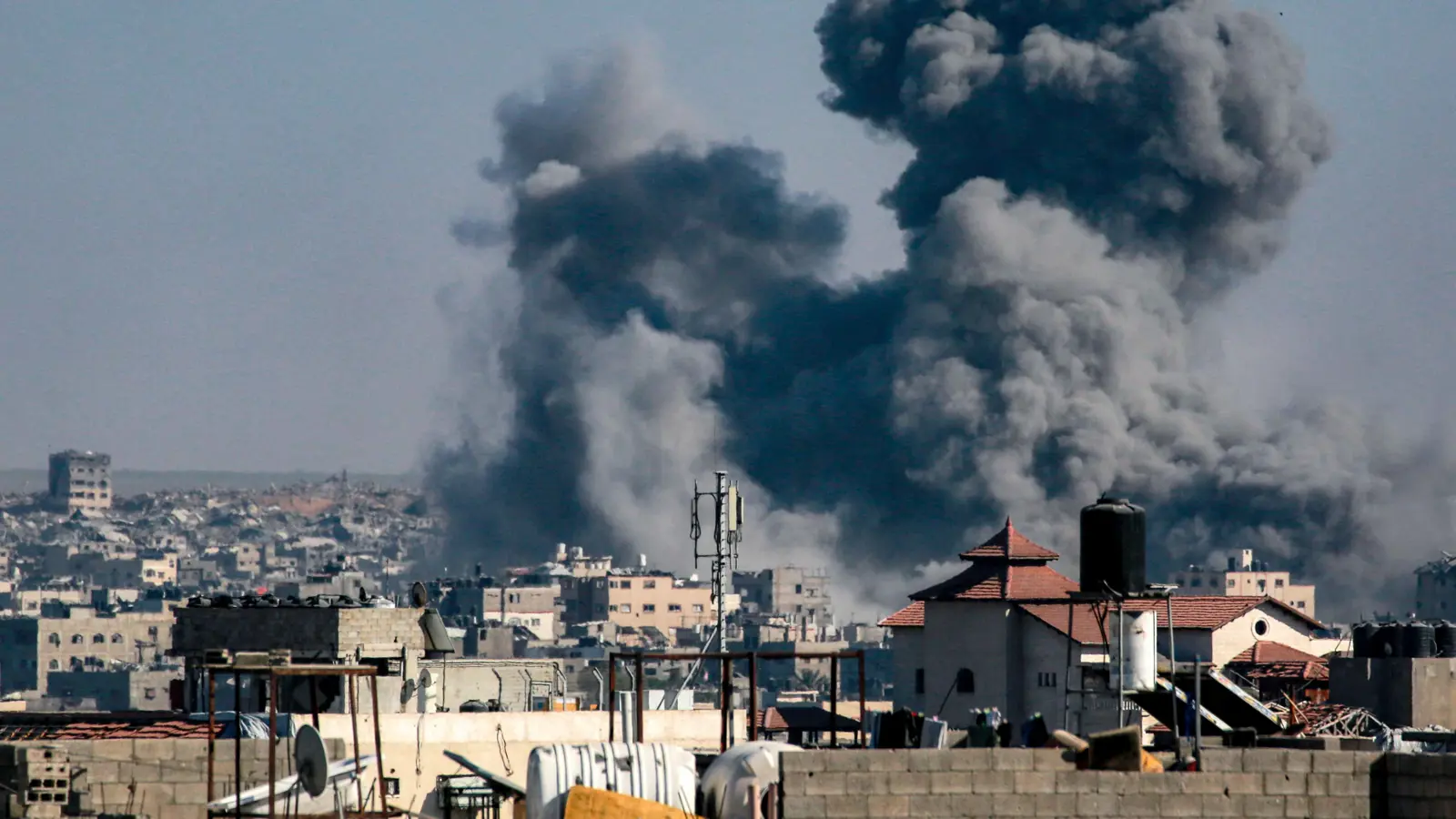 ضابط إسرائيلي: غزة ستتعرض اليوم لقصف "لم يسبق له مثيل"