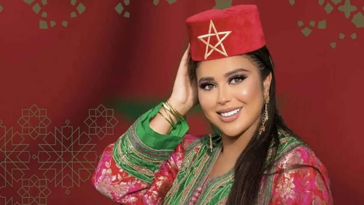 "أهانت الطبال".. الجمهور يقلب مواقع التواصل على نجمة شعبية مغربية (فيديو)