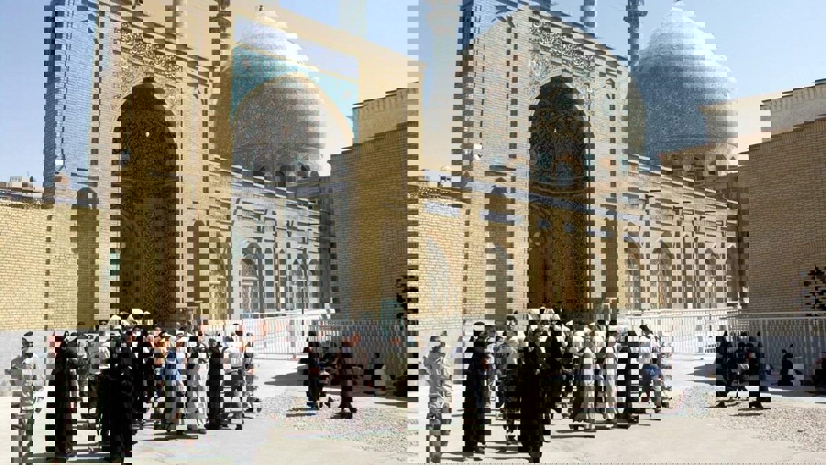 خلافًا للإعلان الرسمي.. سنة إيران يعلنون الثلاثاء أول أيام عيد الفطر