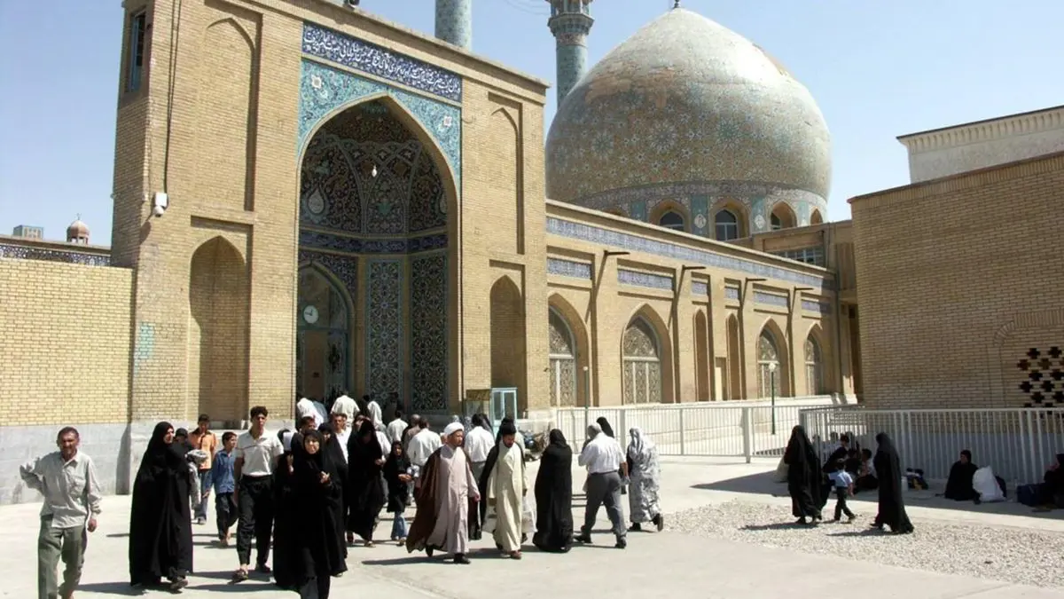 خلافًا للإعلان الرسمي.. سنة إيران يعلنون الثلاثاء أول أيام عيد الفطر