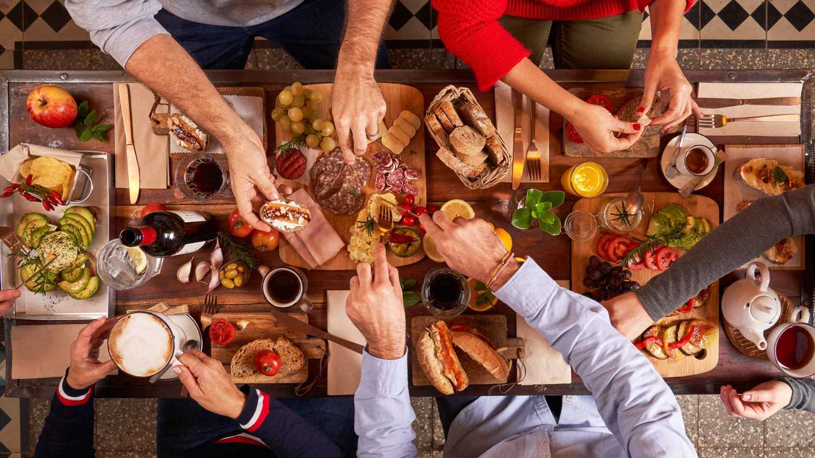 3 طرق "بسيطة" للسيطرة على ارتفاع السكر بعد تناول الطعام