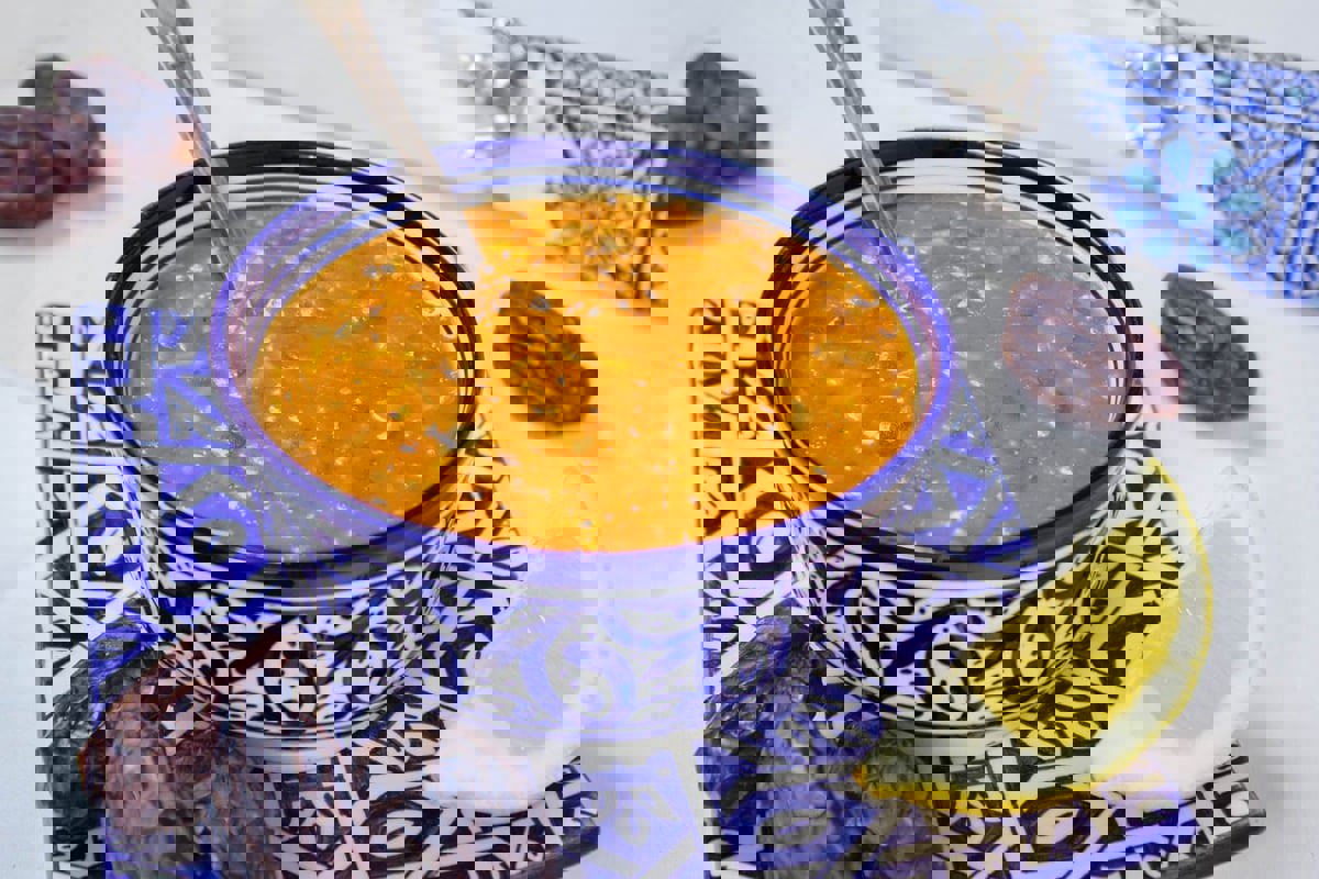 "الحريرة".. الشوربة المفضلة على مائدة المغاربة في رمضان