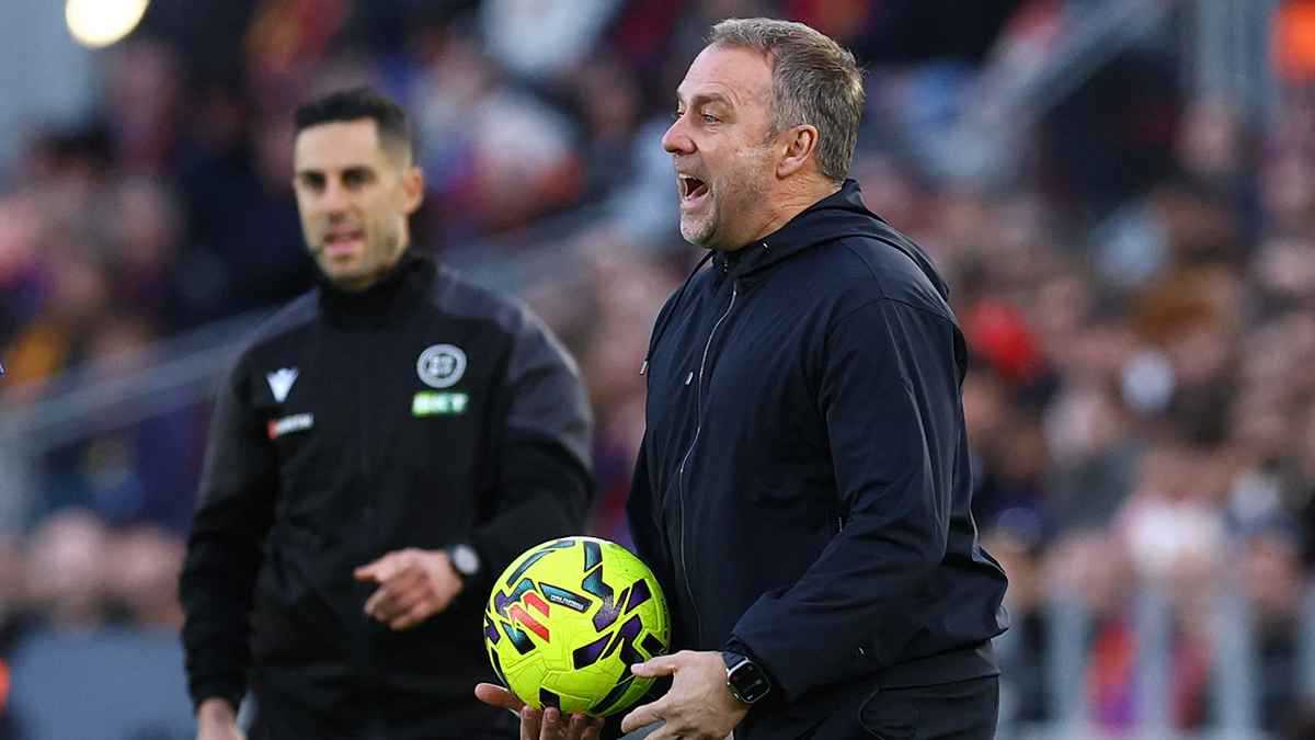 "لن أحتفل".. تعليق مثير من هانزي فليك على مواجهة برشلونة ونيوكاسل 