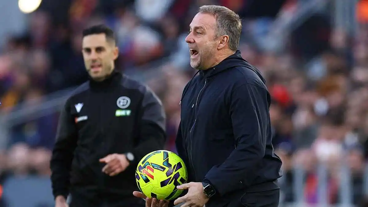 "لن أحتفل".. تعليق مثير من هانزي فليك على مواجهة برشلونة ونيوكاسل