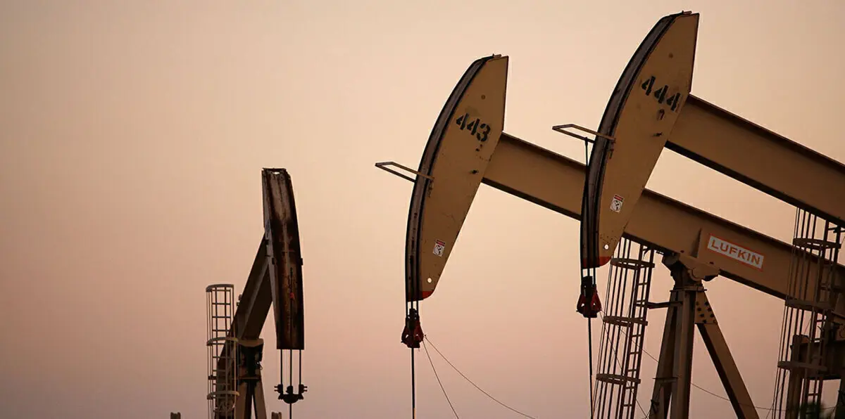 أسعار النفط تستقر  قرب أعلى مستوى في عامين‎