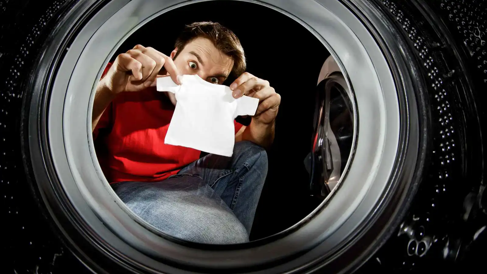 حيلة منزلية بسيطة تنقذ ملابسك "المنكمشة" بعد الغسيل