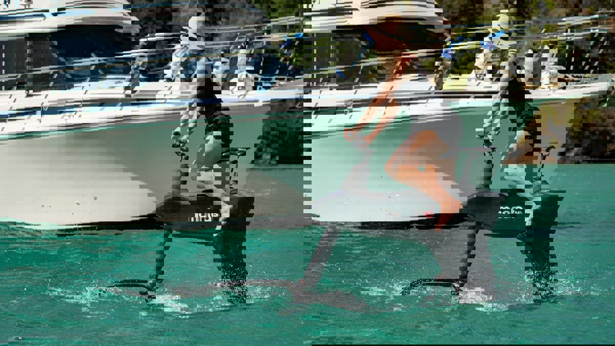 الكشف عن دراجة كهربائية ذكية يمكن ركوبها على الماء
