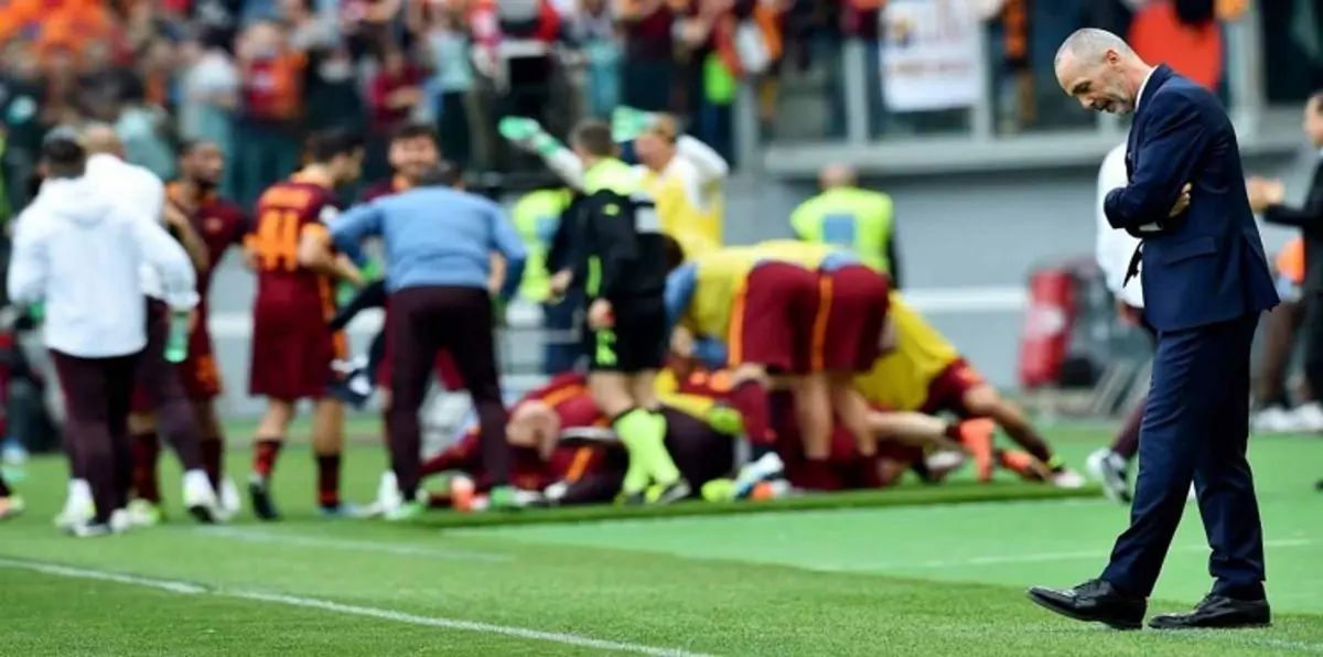 لاتسيو يقيل مدربه بعد الخسارة من روما