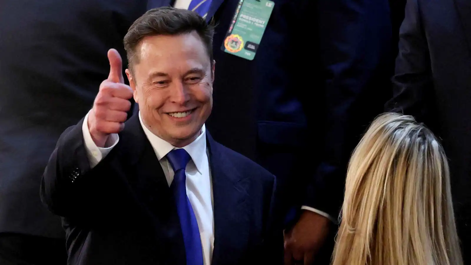 ماسك يجري تغييرات جذرية بعد دمج "إكس" و"سبيس إكس"