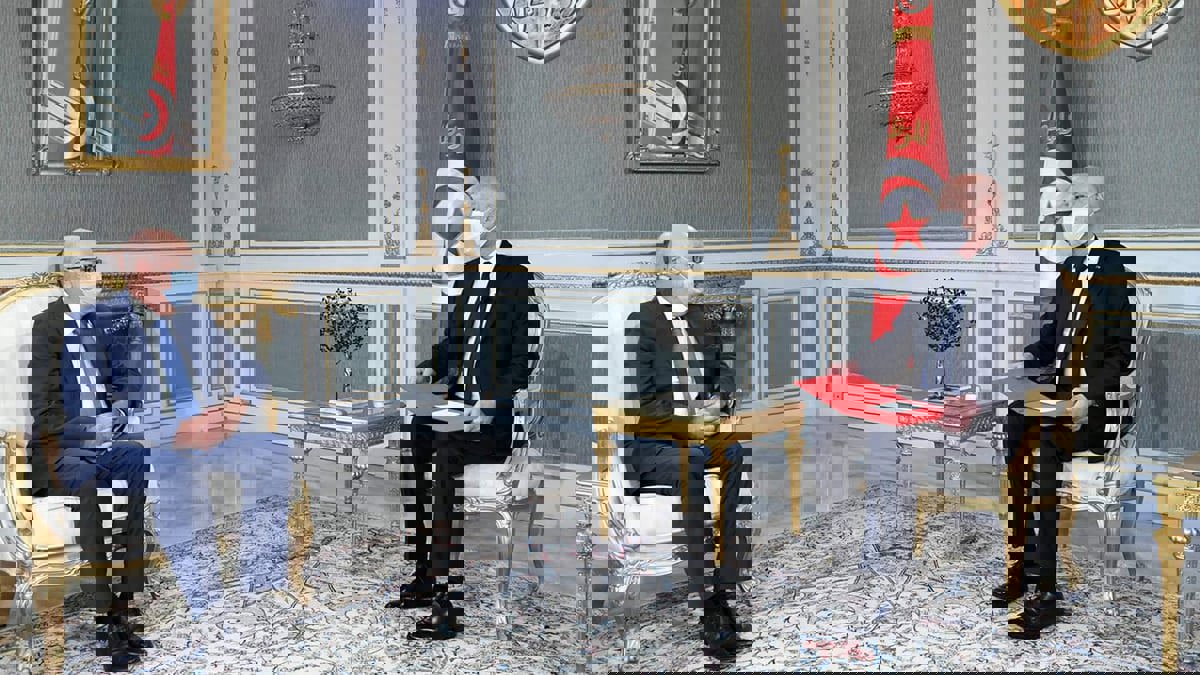 الرئيس التونسي يقول إنه على اتصال "ببلدان صديقة" لخفض العجز المالي