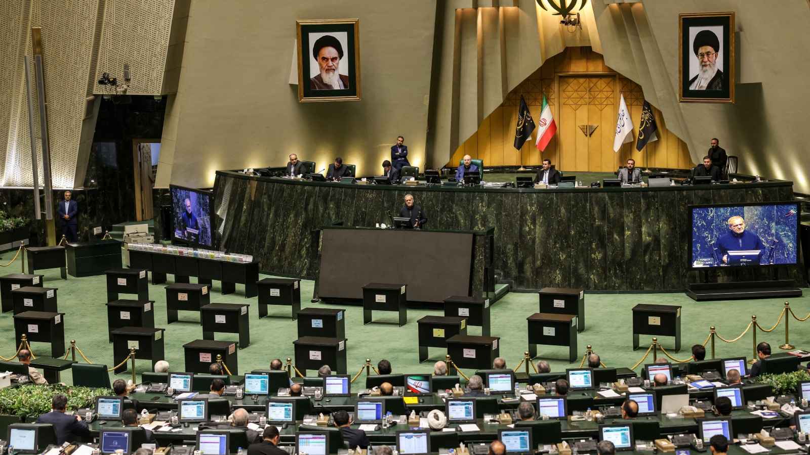 البرلمان الإيراني يوافق على تعليق التعاون مع "الطاقة الذرية"