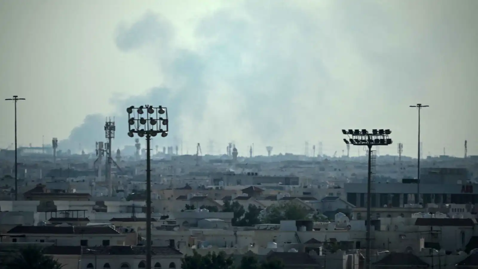 قطر تعلن اعتراض 63 صاروخا و11 مسيرة إيرانية