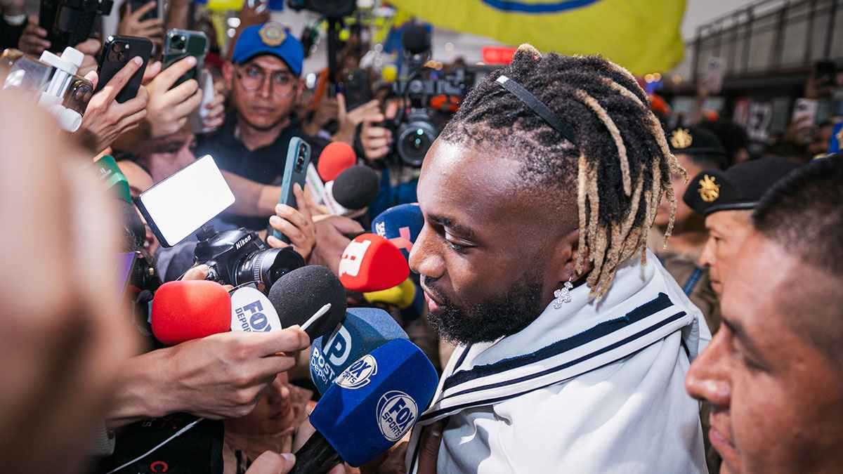 مقابل 13 مليون يورو.. الأهلي السعودي يوافق على رحيل نجم الفريق