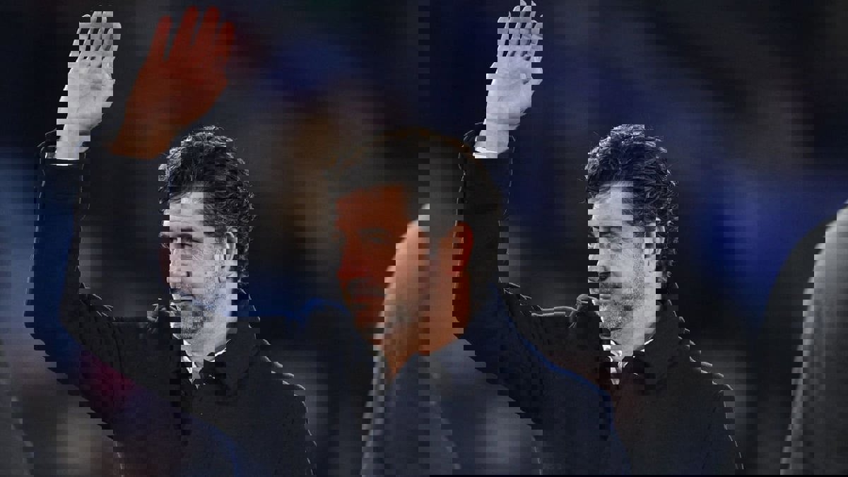 الأهلي السعودي يفاوض المدرب البرتغالي روي فيتوريا