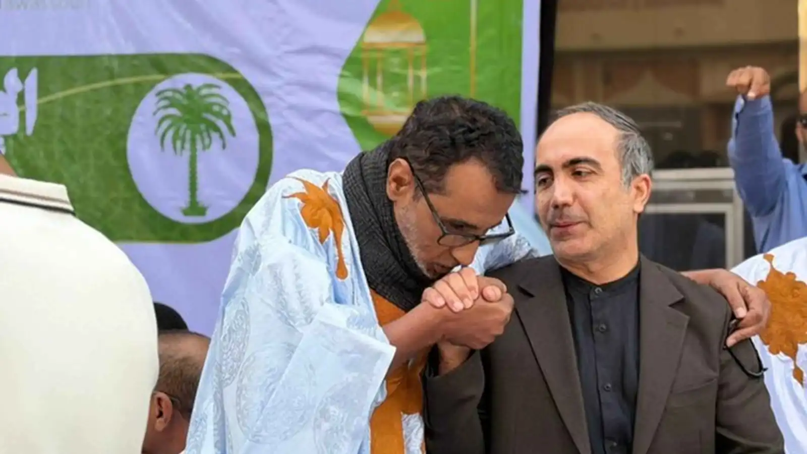 "تعزية وتقبيل يد".. جدل في موريتانيا بعد احتفاء "الإخوان" بالسفير الإيراني