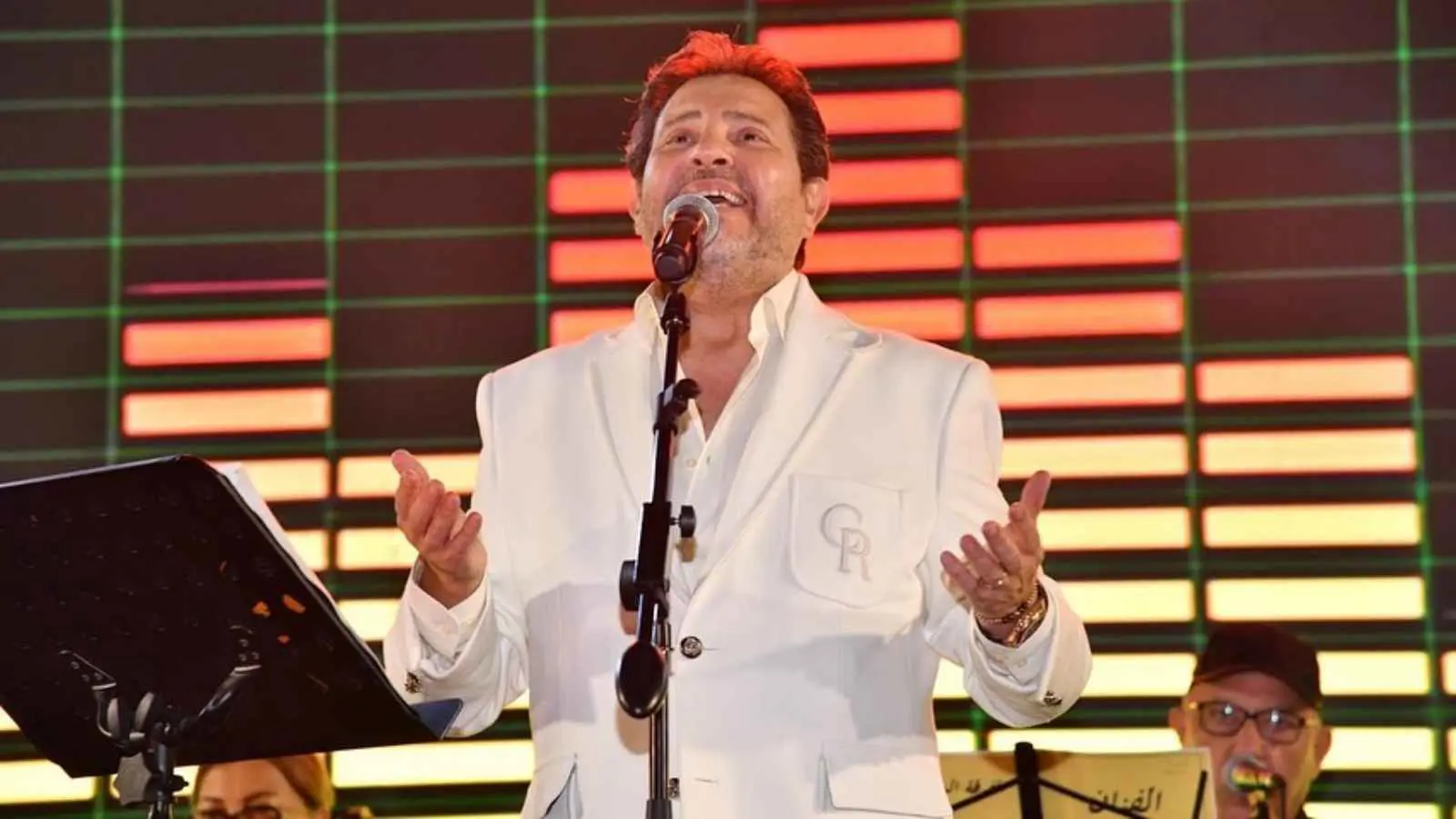 اختراق جدار الصوت في بيروت يصيب هاني شاكر بالفزع