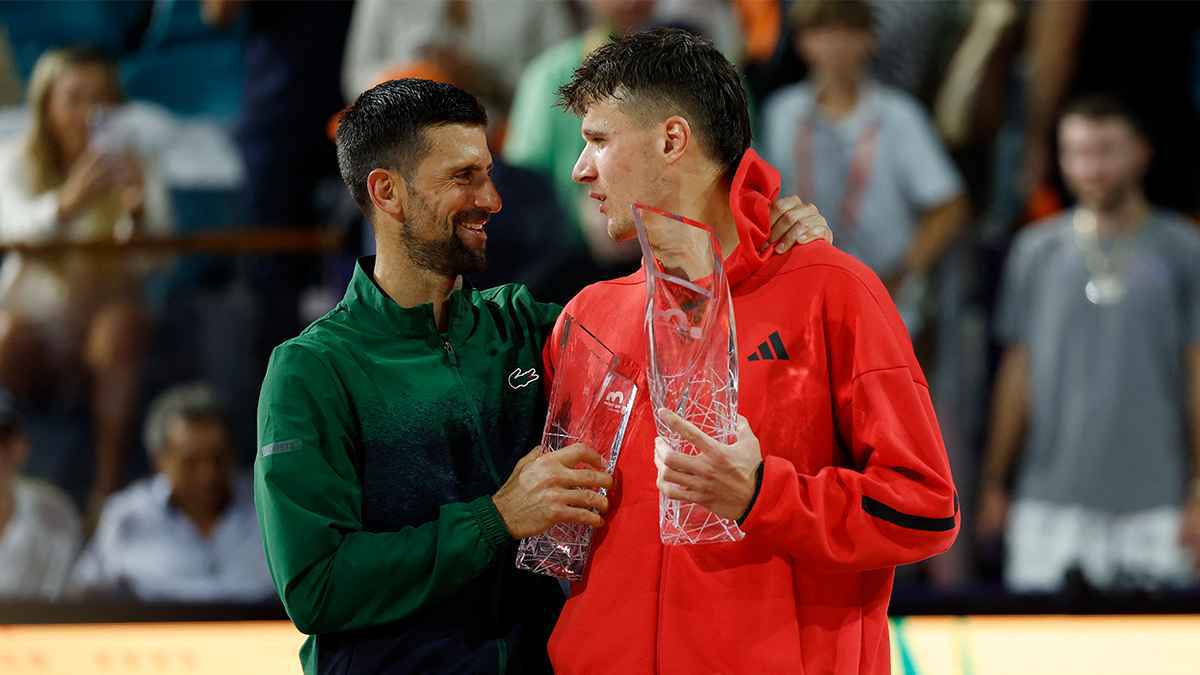 منشيك يهزم ديوكوفيتش في نهائي ميامي للتنس ويحرمه من لقبه الـ100