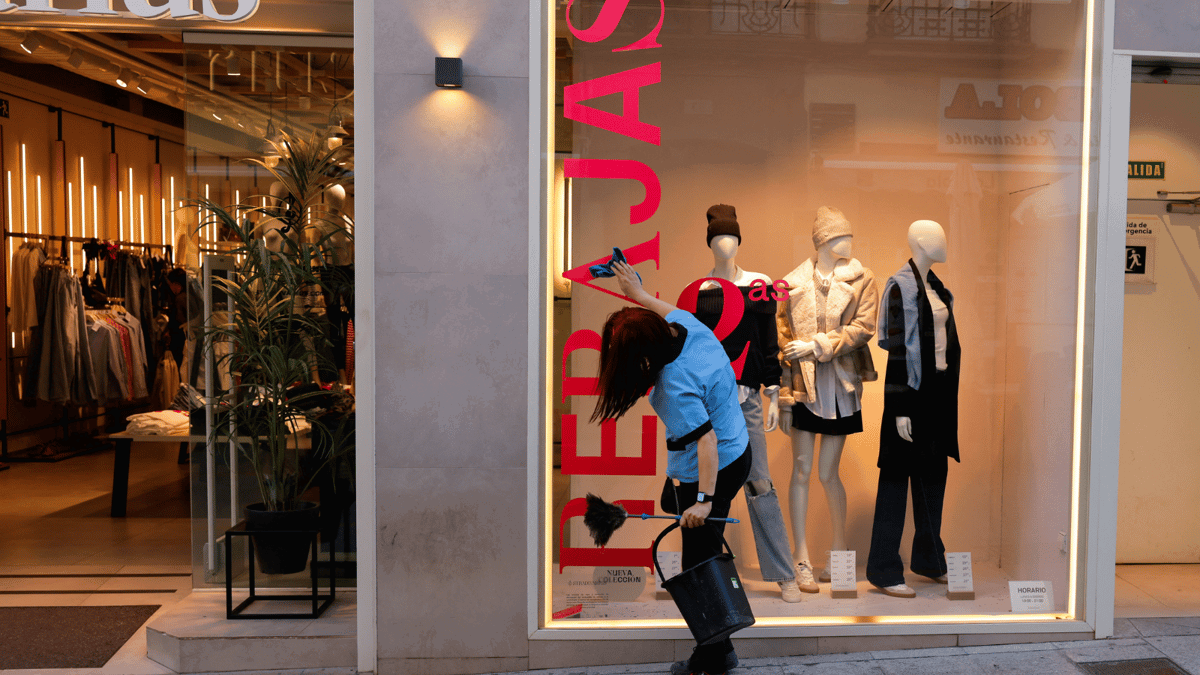 الغارديان: منطقة اليورو تتجنب الركود الاقتصادي بصعوبة