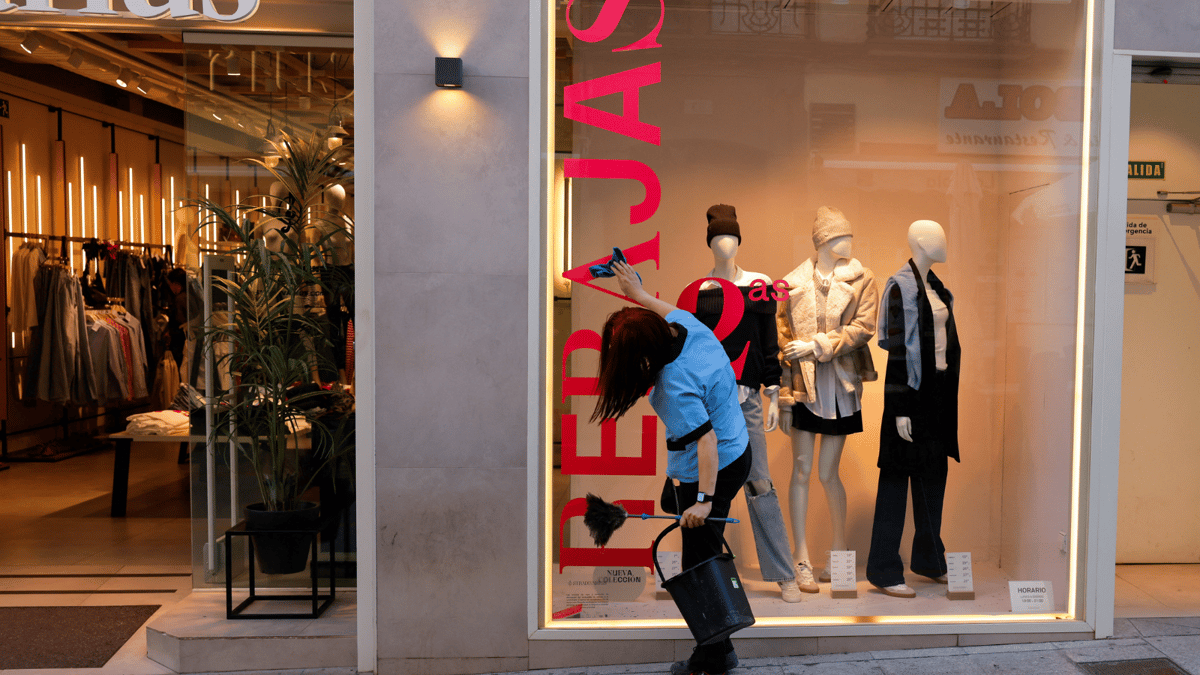 الغارديان: منطقة اليورو تتجنب الركود الاقتصادي بصعوبة