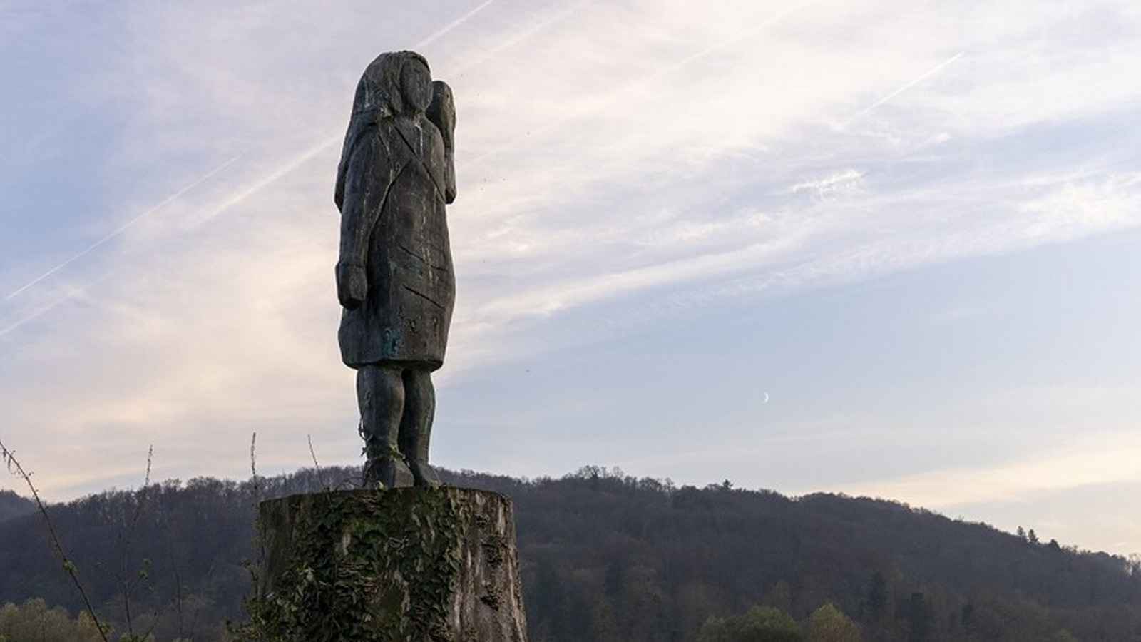 اختفاء تمثال برونزي لميلانيا ترامب في سلوفينيا (صور)