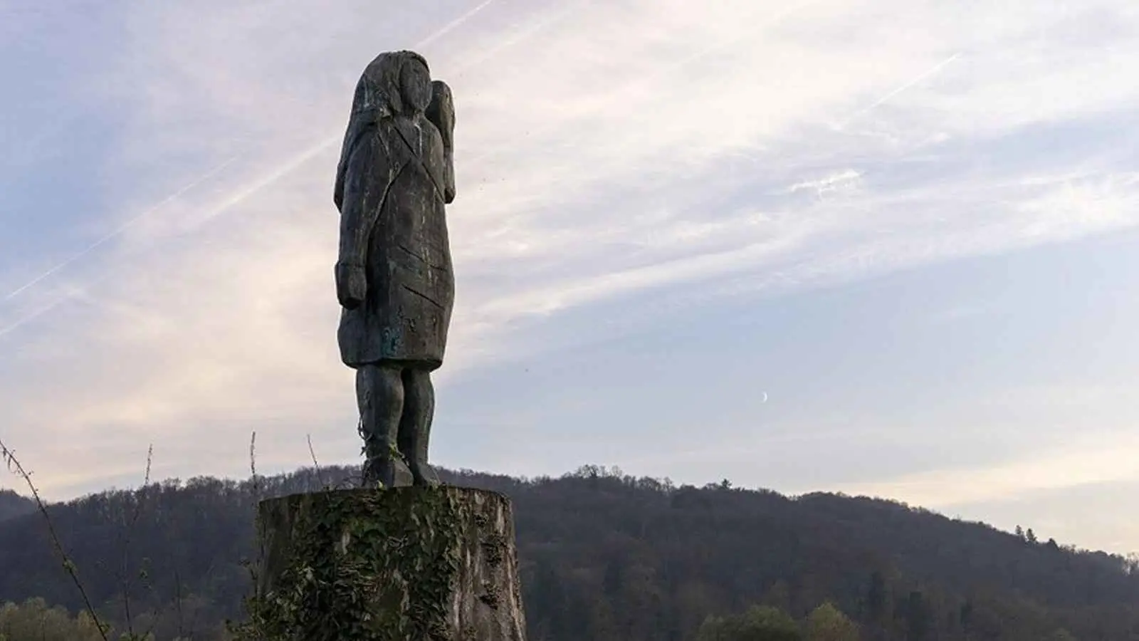 اختفاء تمثال برونزي لميلانيا ترامب في سلوفينيا (صور)