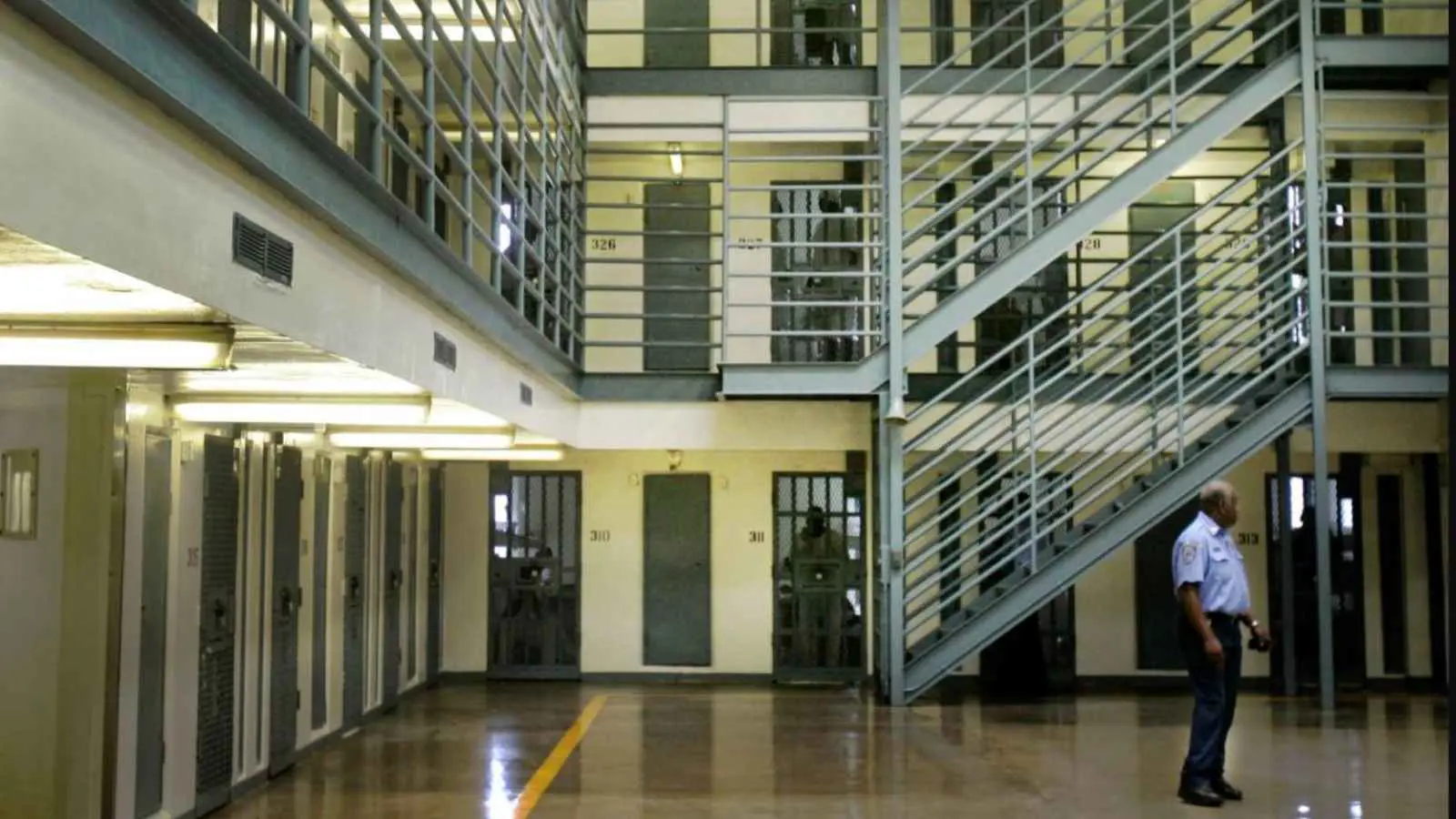 إصابة 5 حراس على يد سجناء في الولايات المتحدة