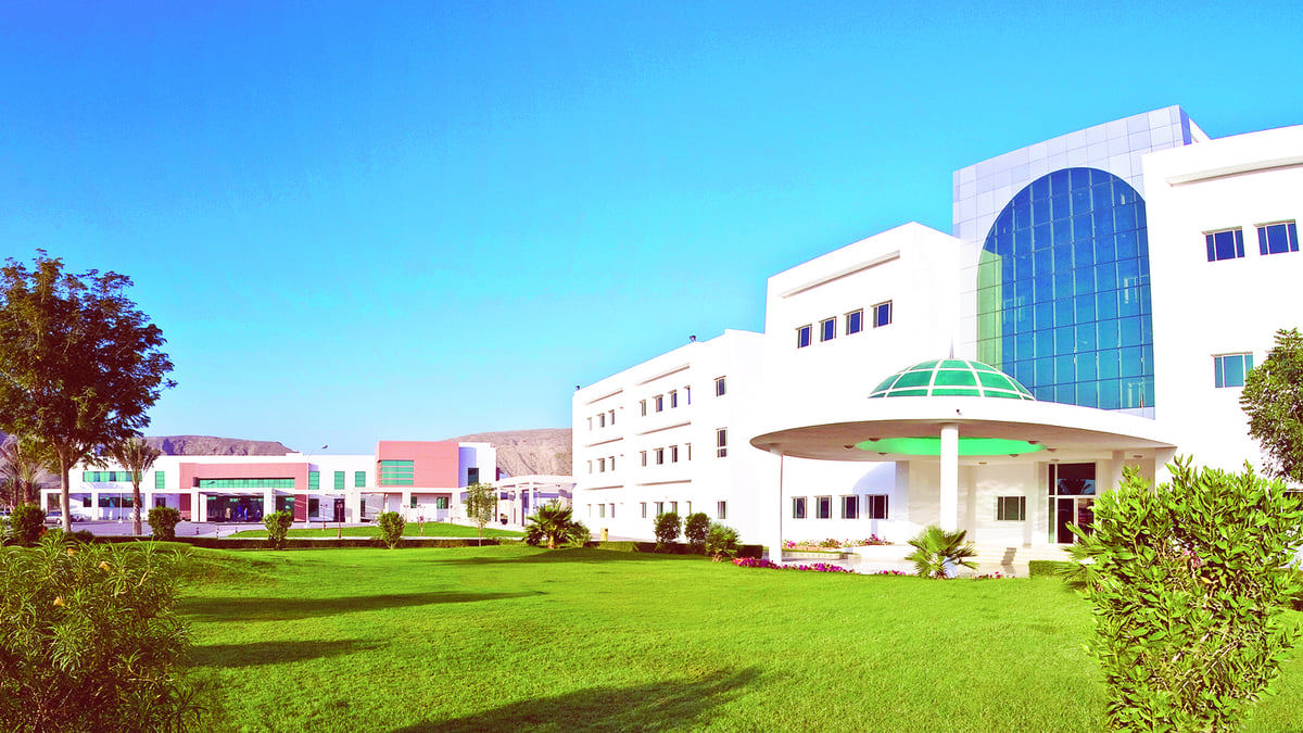 سلطنة عمان.. مقاطع رقص لطلبة بحفل في كلية جامعية تثير غضبًا واسعًا