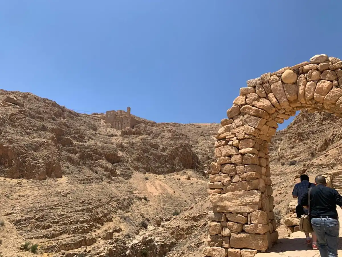 سحر وغموض.. "إرم نيوز" في مغاور جبال القلمون الشرقية بسوريا (صور)