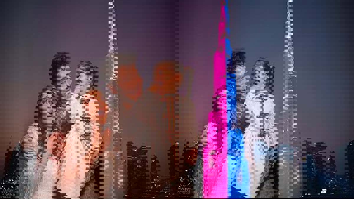 الأولى من نوعها.. الزوجان أنس وأصالة يكشفان عن جنس جنينهما عبر شاشة برج خليفة (فيديو)