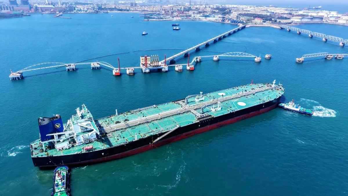 "استراتيجية التهرب".. ناقلات نفط صينية تتحدى العقوبات الأمريكية على فنزويلا