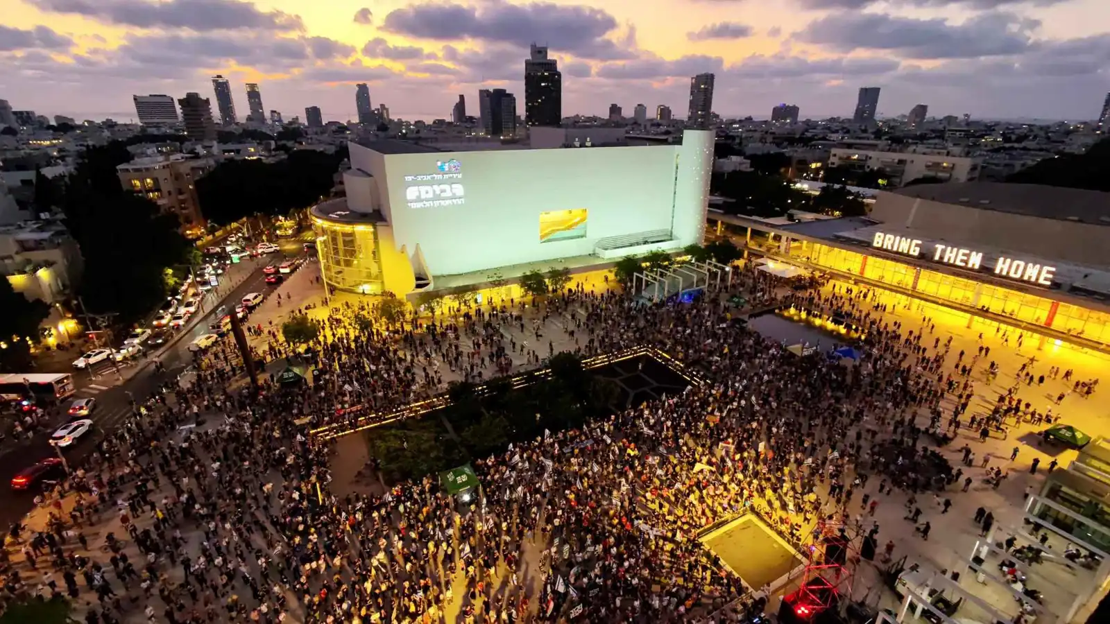 طالبت باتفاق في غزة.. مظاهرات قرب السفارة الأمريكية بتل أبيب (فيديو)