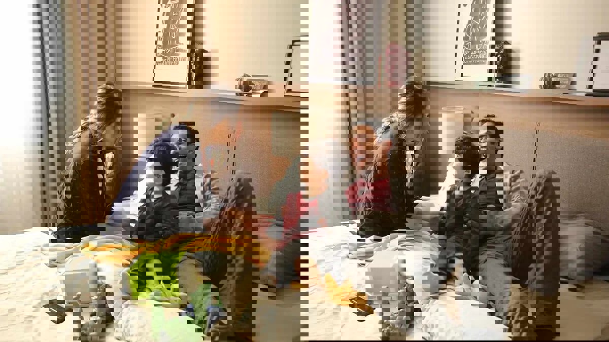 "بدون سابق إنذار".. آسر ياسين وعائشة بن أحمد ينضجان على نار هادئة 